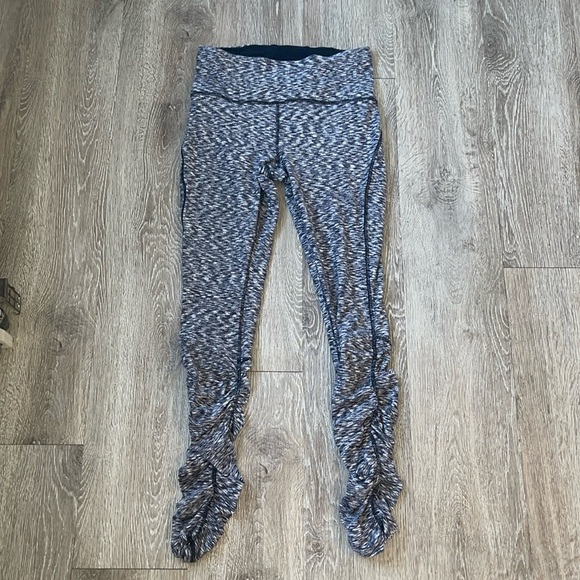 Lululemon size 8 ruched black and white leggings workout yoga athletic barre - Picture 1 of 10
